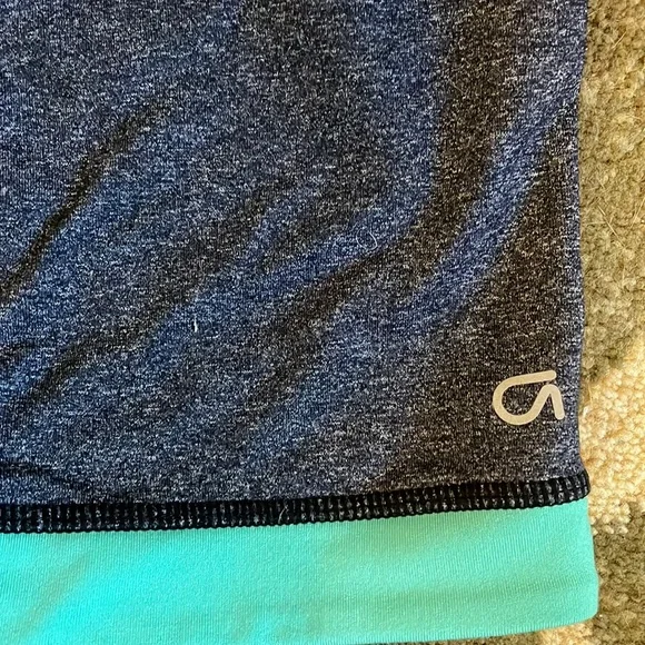 GAP fit work out capris - Picture 3 of 3